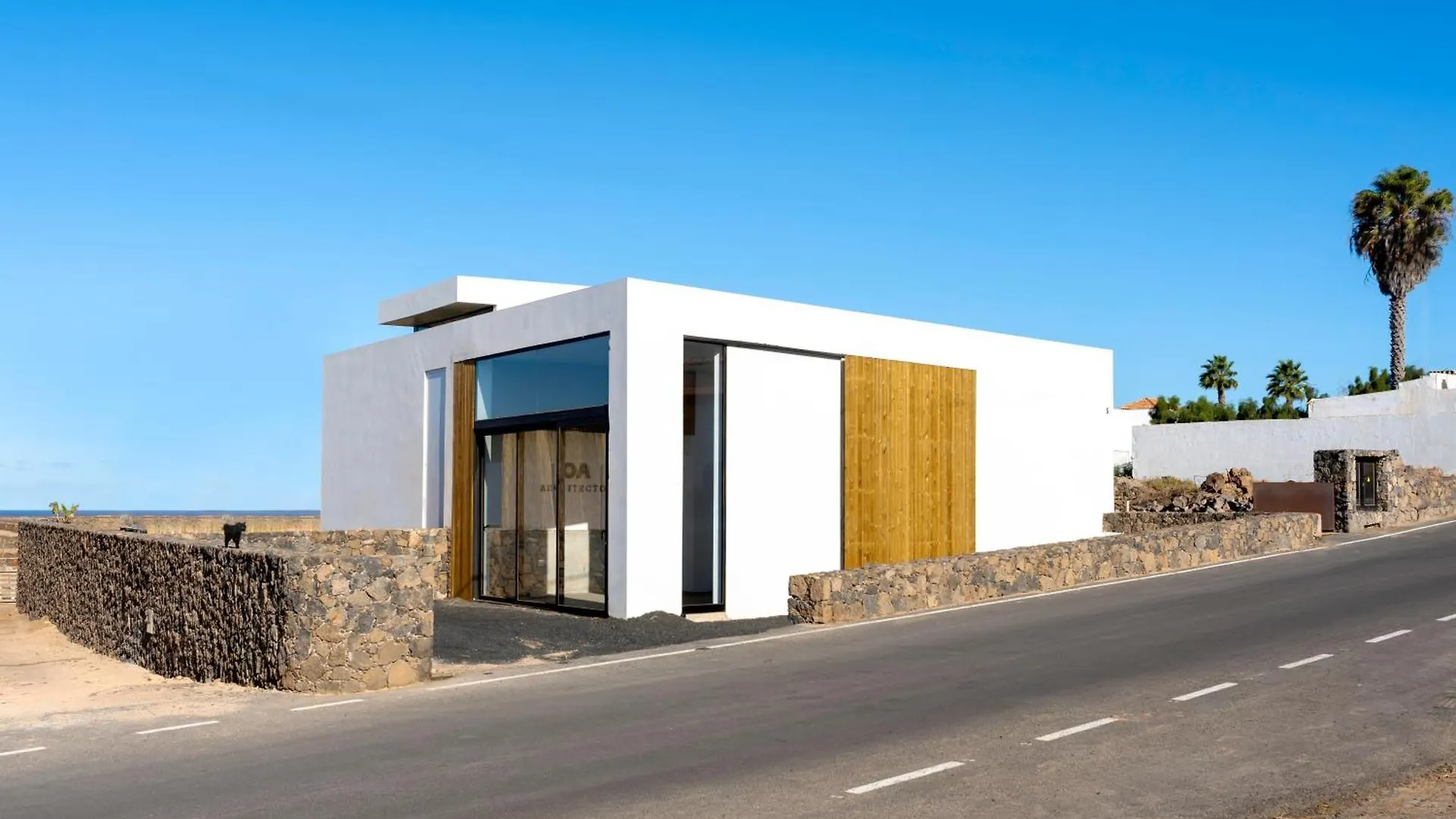 Salty Villa By Aura Collection Roque