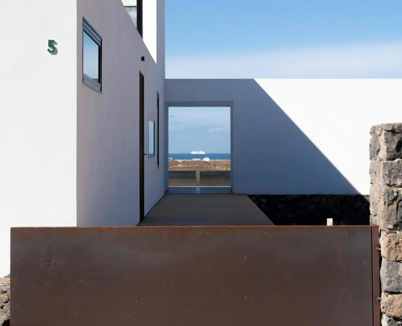 Salty Villa By Aura Collection Roque