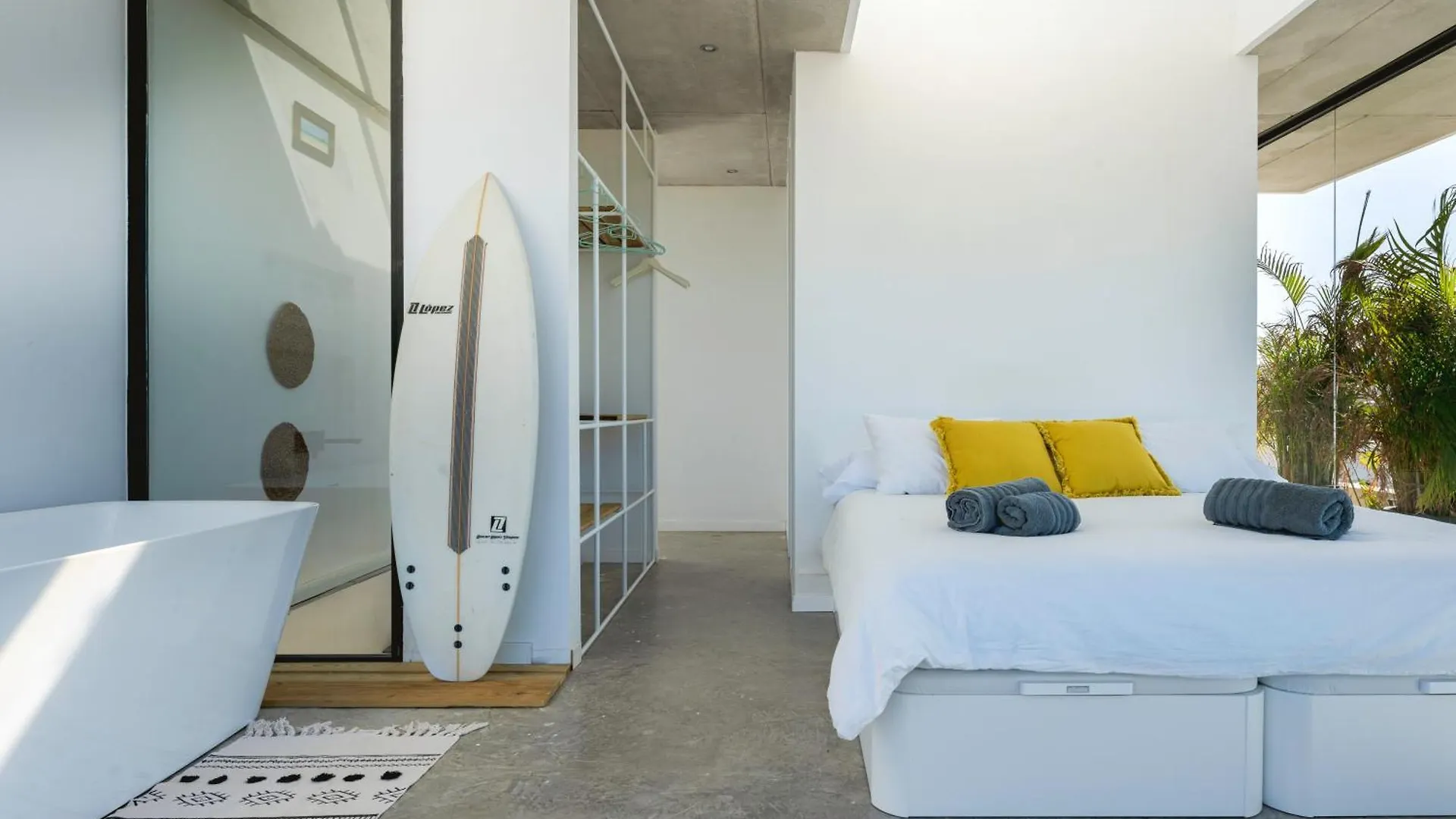 Salty Villa By Aura Collection Roque