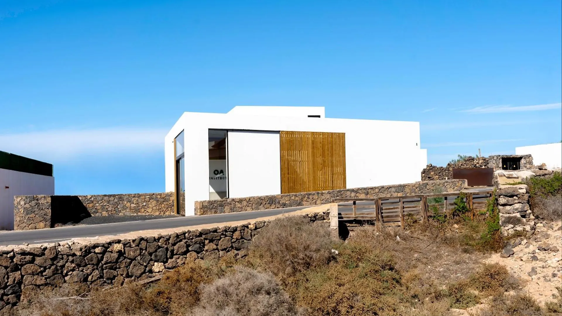 Salty Villa By Aura Collection Roque